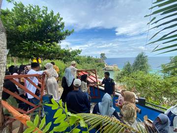 Akhir Libur Lebaran Pantai Dato Masih Ramai Wisatawan 