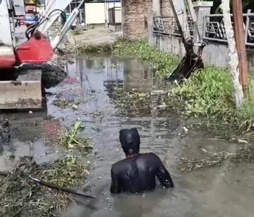 Proyek Drainase Sebabkan Pipa PDAM Bocor Parah