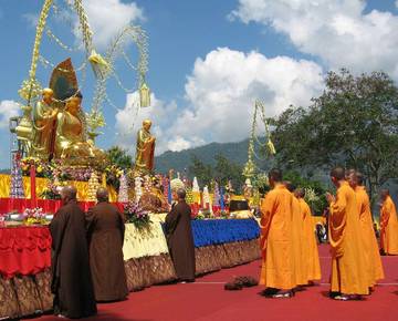 Perayaan Waisak 2025: Makna, Kegiatan, dan Lokasi Utama di Candi Borobudur