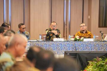 Gubernur Sulbar Minta Masyarakat Tempuh Jalur Hukum Terjait Tambang Karossa dan Beru-beru