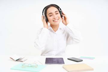 Kerja Auto Semangat dengan 10 Lagu Ini!