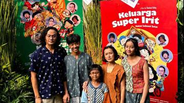 Kisah Irit Penuh Tawa Keluarga Sukaharta