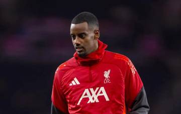 Alexander Isak Jalani Operasi Usai Patah Tulang Fibula