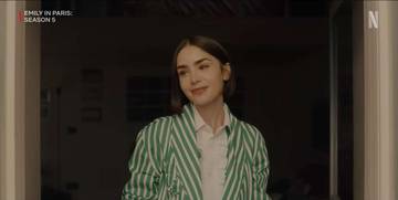 Referensi Outfit Liburan Instagramable Ala Emily in Paris