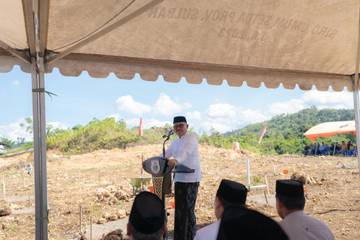 Gubernur Sulbar Letakkan Batu Pertama Masjid An-Nur Tanete