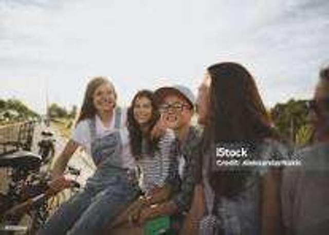 Mengapa Anak-anak Remaja Sebaiknya Jangan Dulu Pacaran?