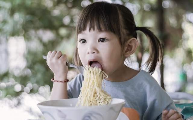 Ini Bahaya Anak Terlalu Sering Konsumsi Mie Instan