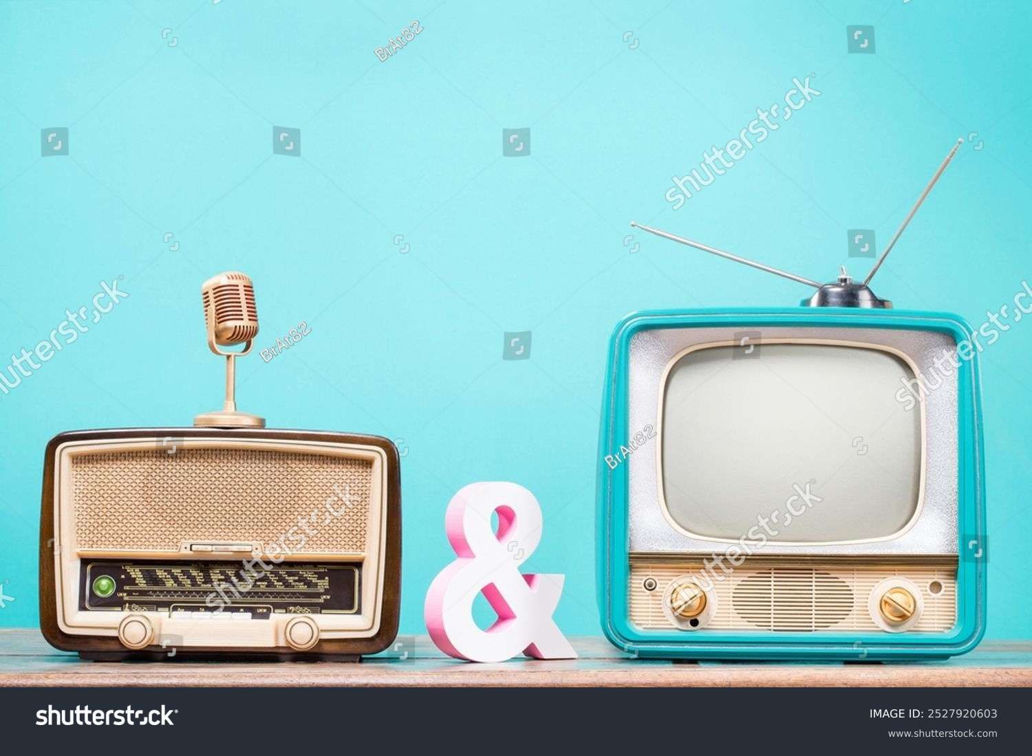 Lebih Senang Dengar Radio atau Nonton TV