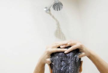 Bolehkah Keramas Setiap Hari? Simak Penjelasannya