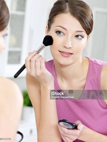 Mengapa Sebagian Wanita Tidak Percaya Diri Tanpa Makeup?