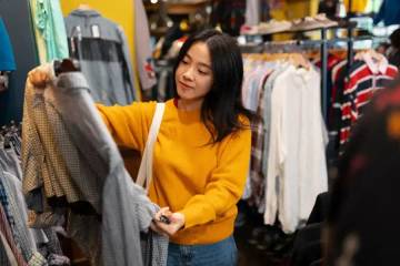 Manfaat dan Tips Berbelanja Baju Bekas Atau "Thrifting"