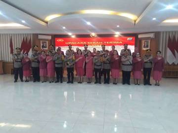 Kapolda Sulut Lantik PJU Bersama 3 Kapolres Lainnya