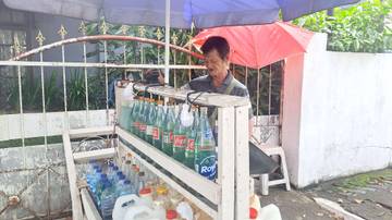 Semangat Pedagang Kecil Penjual Bensin
