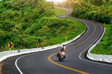 Kenapa Jalan Raya Dibuat Berkelok-kelok?