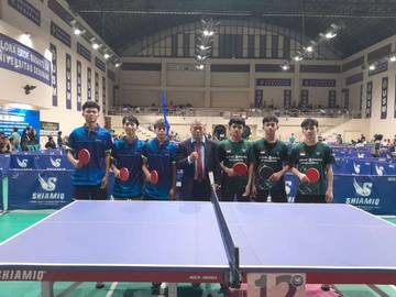 Fino Masihor di Kompetisi Tenis Meja U19 Semarang