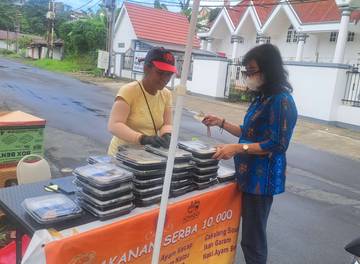Bu Nio's Pedagang Kecil Penjual Nasi Paket