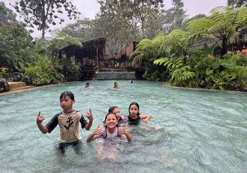 Wisata Kolam Renang, Talumantak Bersama Keluarga Nikmati Liburan