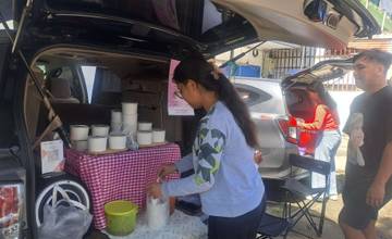 Pedagang Kecil Penjual Nasi Cup