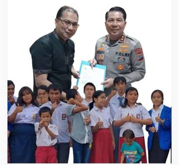 Roycke Hari Langie, Jadi Orang Tua Asuh Anak Disabilitas dan Yatim Piatu