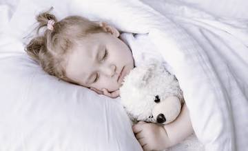 Penting! Ingin Anak Tidur Nyenyak? Hindari Makanan Ini