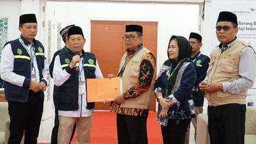 Penyerahan CJH Sulut Kloter 14 ke Embarkasi Balikpapan