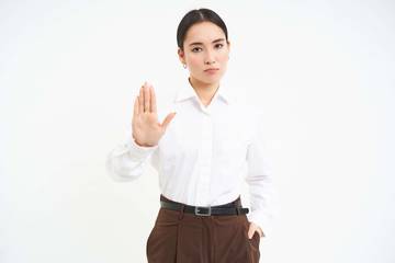 "Lip Service": Antara Janji dan Realita