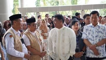 Gubernur Yulius Selvanus Sambut Kedatangan Jemaah Haji Sulut