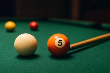 Jejak Sejarah Billiard — Dari Rumput ke Meja
