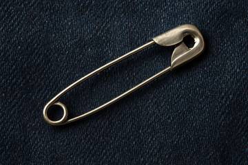 Peniti: Alat Sederhana Jadi Simbol Kekuatan dan Solidaritas