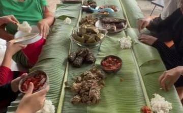  Tradisi “Makang di atas Daong Pisang” di Minahasa
