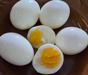 Telur Rebus Setengah Matang Jadi Favorit Ibu Yani