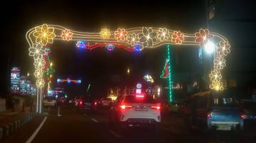 Lampu Lampion Hiasi Boulevard Manado Menarik Wisatawan