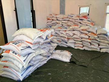 107,6 Ton Beras CPP Dibagi untuk Korban Banjir