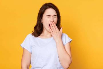 Mengapa Menguap Bisa Menular ke Orang Sekitar