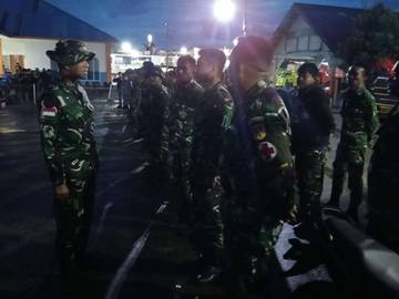 71 Personil TNI Gabungan Bantu Banjir Bandang Siau