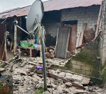 Sejumlah Rumah dan Gedung Terdampak Gempa 7,1 SR
