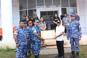 Bansos Lanud-Pia Ardhya Garini Diterima Wakil Bupati Sitaro