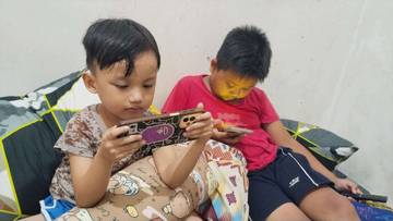 Ini Cara Efektif Atasi Kecanduan HP Pada Anak