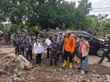 Pangkoarmada RI Tinjau Bencana Alam Siau-Sitaro