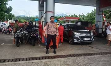 Polsek Pineleng Awasi Penyaluran BBM Bersubsidi di SPBU