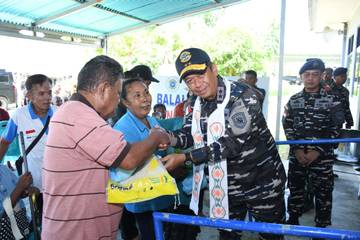 Dankodaeral VIII Tinjau Pelaksanaan Baksos di Lanal Melonguane 