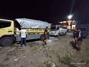 Tiga Unit Mobil Pengangkut Batu Hitam Dikandangkan