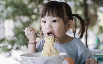 Ini Bahaya Anak Terlalu Sering Konsumsi Mie Instan