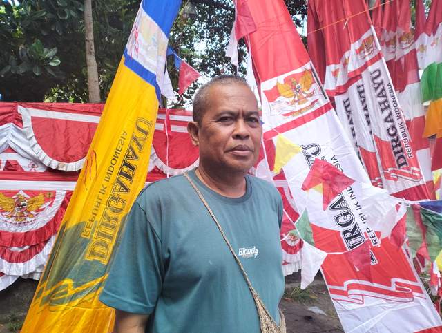Jelang HUT RI, Pedagang Bendera Penuhi Manokwari