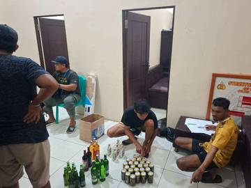 Satresnarkoba Polres Bintuni Amankan Puluhan Botol Miras Ilegal
