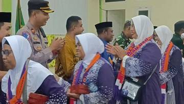 Bupati dan Wabup Bintuni Lepas Rombongan Calon Haji 
