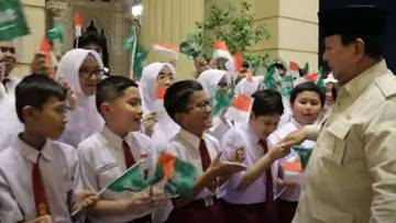 Siswa SD Antusias Sambut Presiden Prabowo di Jeddah