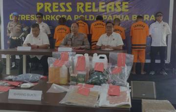 Polisi Ungkap Pengoplos Miras Pabrikan Palsu di Manokwari
