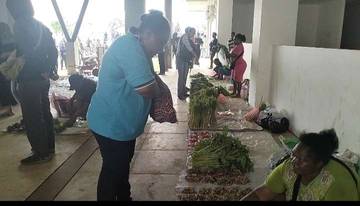 Bupati Manokwari Ajak ASN Belanja Sayuran Mama Papua