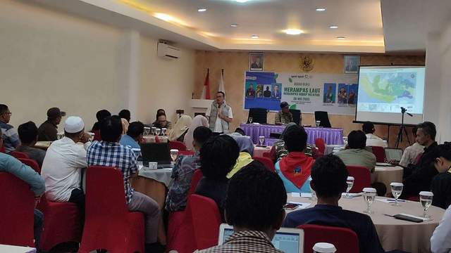 Diskusi Buku Soroti Perampasan Laut di NTB